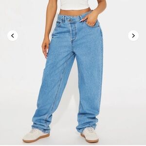 Fashion Nova NWT Crossover Straight Leg  Jeans in medium wash blue
